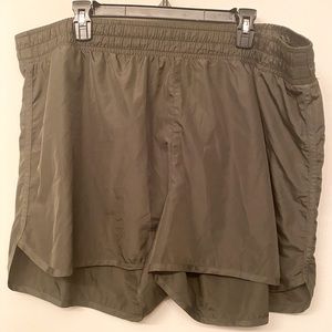 VGUC old navy active shorts size xxl